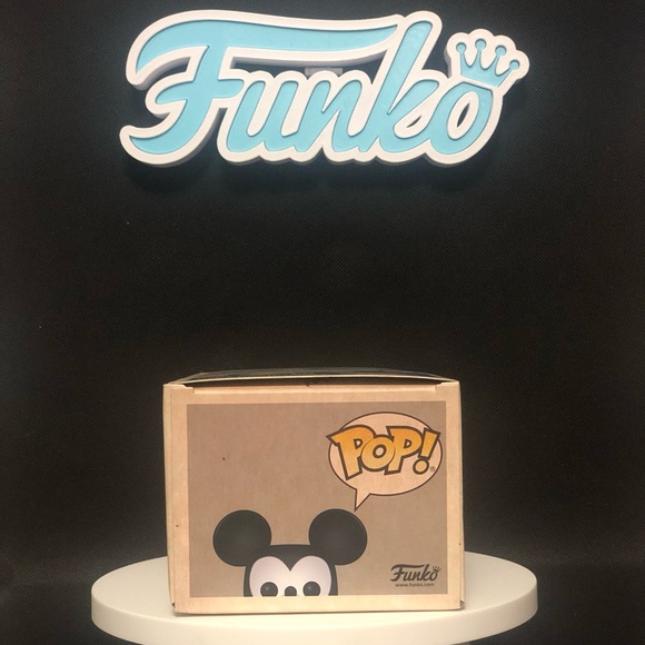 Matterhorn Mickey- 812 (65th Anniversary Edition)- Disney- Mint Condition- Funko - Picture 6 of 7